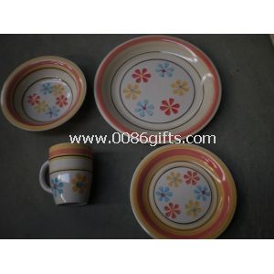 Tangan-dicat alat makan batu ditetapkan, termasuk piring makan, piring Salad, mangkok sup, mug
