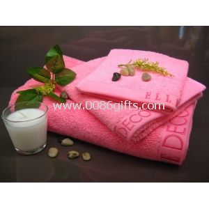 Serviette de bain rose en coton doux