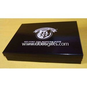Черный декоративные одежды упаковки картонной подарочной коробке с крышками