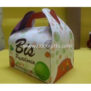 Hermoso pastel papel caja plegable con mango de troquelado