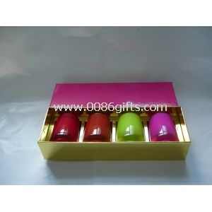 Candle yang berwarna-warni dengan kotak hadiah