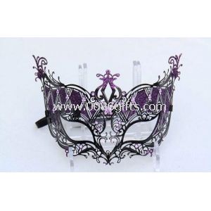 Masques vénitiens métalliques violets