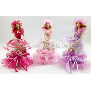 Подарочная фарфоровая Кукла музыкальная шкатулка с фиолетовый атласной лентой
