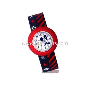 Design ergonômico Mickey Mouse Slap pulseira relógio
