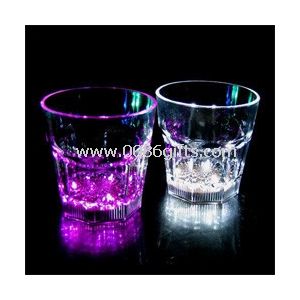 Vasos de whisky el parpadeo del LED