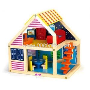 Bayi mainan kayu dan rumah rumah