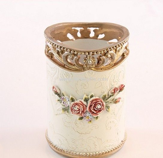 High-grade resin crowns brush pot Business office gifts