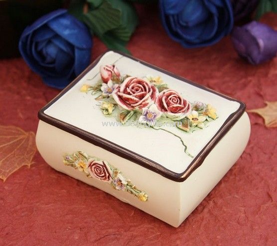 Exquisite jewelry box