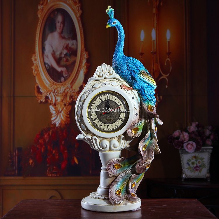 El reloj de artículos de decoración del pavo real