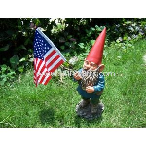 Gnomes de jardin Funny tenant le drapeau