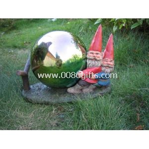 Beautiful resin Funny Garden Gnomes with gazing ball for decro