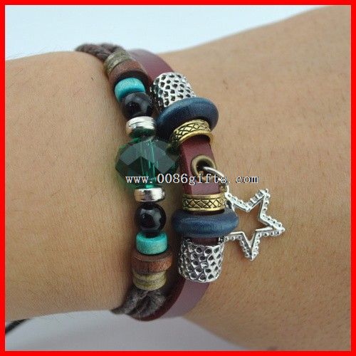 Bracelet en cristal bleu avec étoile d’argent charme