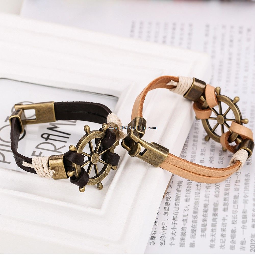 Pulseira com cordão de couro