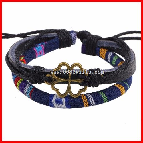 Cuatro deja pulsera