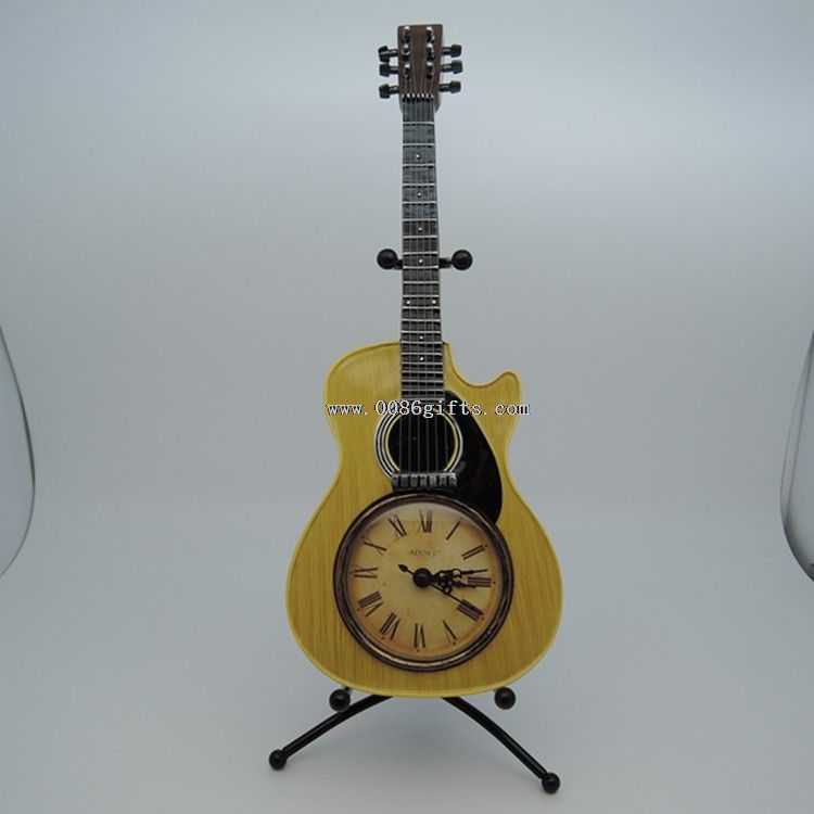 Guitar muotoinen pöytä kellon