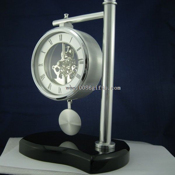 Relógio de mesa com pedulum de suspensão