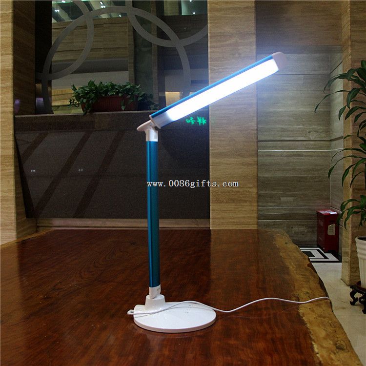 Lampa stołowa LED z wyjściem USB