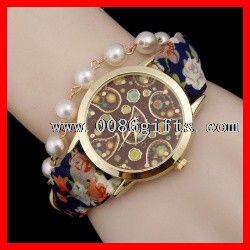 Perlen Armbanduhr mit Stoffband