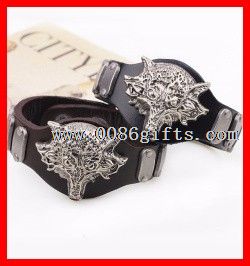 With Tiger Head Stud Fashion Width Leather Bangle