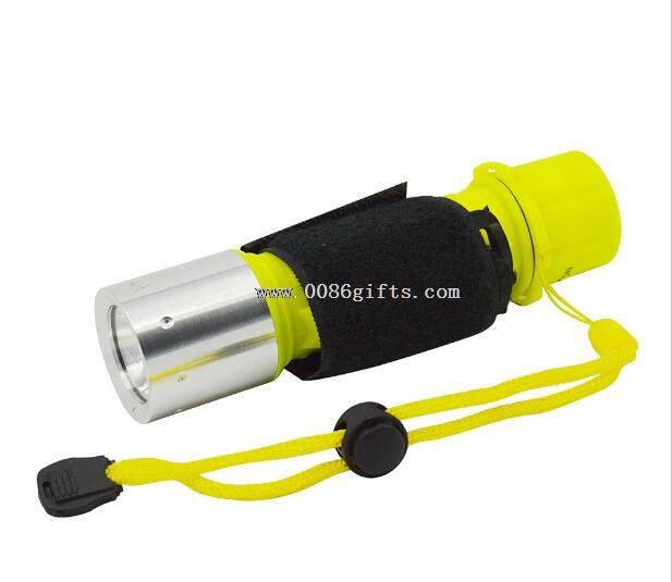 40M waterproof grade magnetism flashlight