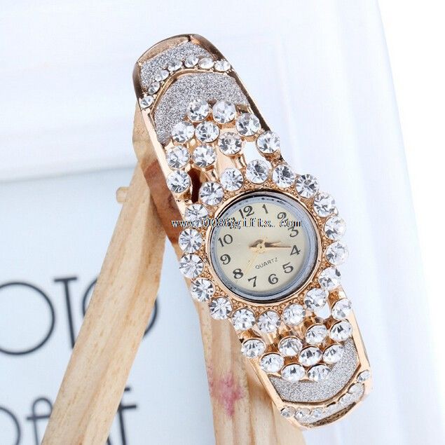 Zegarek srebrny sukienka moda