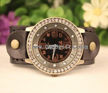 Vintage leather Quartz Gift Watch