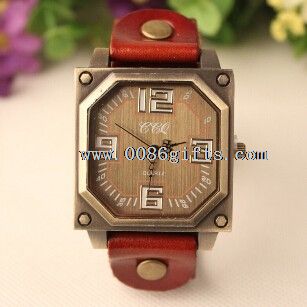 Gaya vintage watch wanita