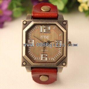 Vintage style watch women