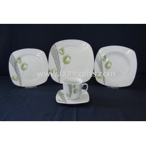 Ensemble de dîner de porcelaine fine avec impression polychrome de décalque