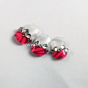 Transparent natural looking fake nails