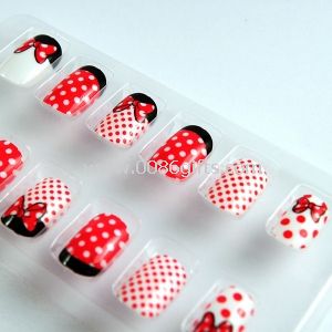 Uñas postizas de lunares
