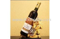 Glückliche Elefanten rote Weinregal