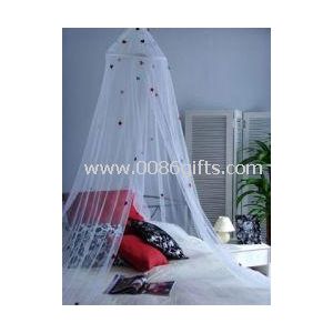 Ciel de lit simple avec des éléments de jeux de cartes sur le corps pour la décoration