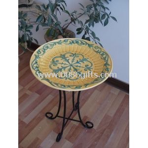 Fashionable birdbath