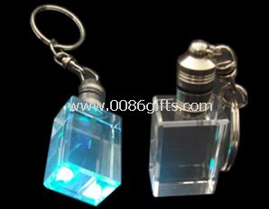 Llavero de cristal con luz LED