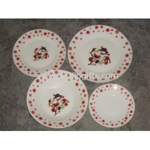 Elegance jemného porcelánu vánoční jídelní soupravy