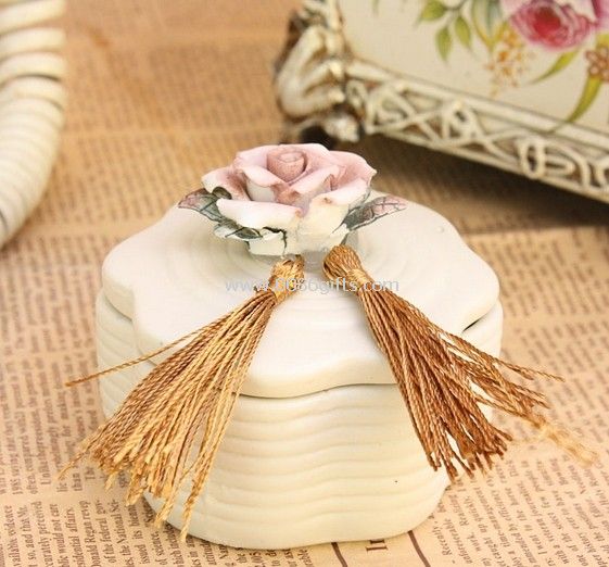Ceramic jewelry box
