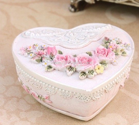 Court circular jewelry box