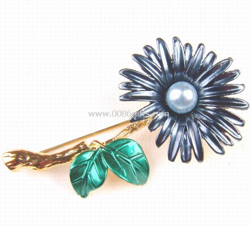 Brooch 10