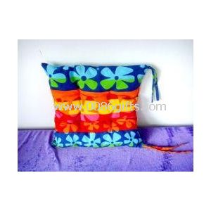 Printed canvas cushion, with 150g PP filling.