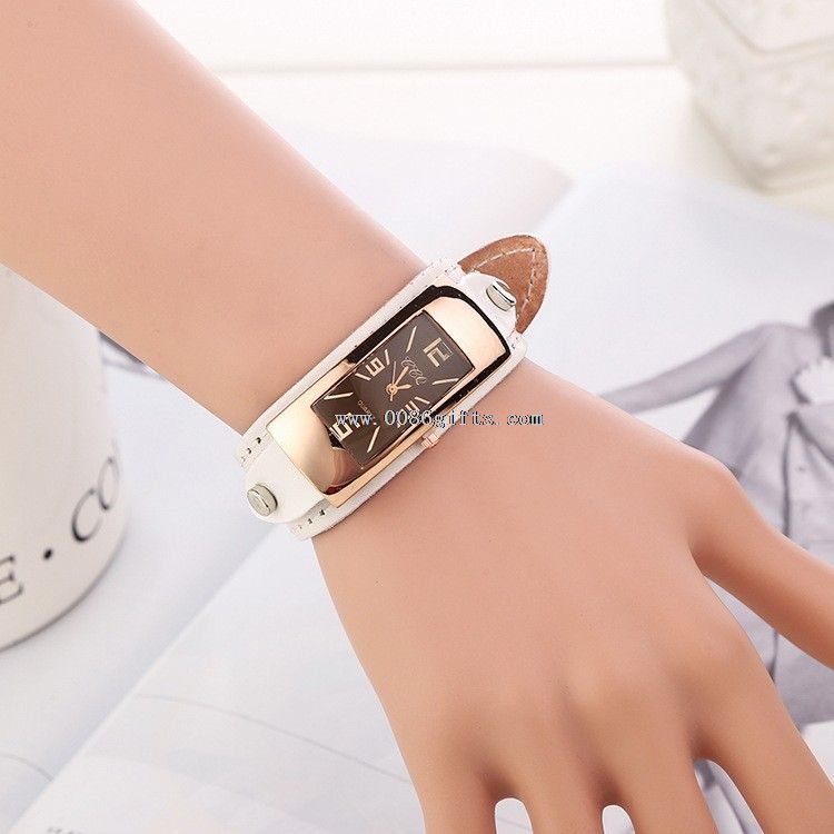 reloj de moda de cuero