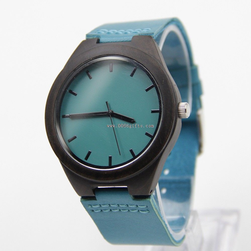 colore blu orologio in legno