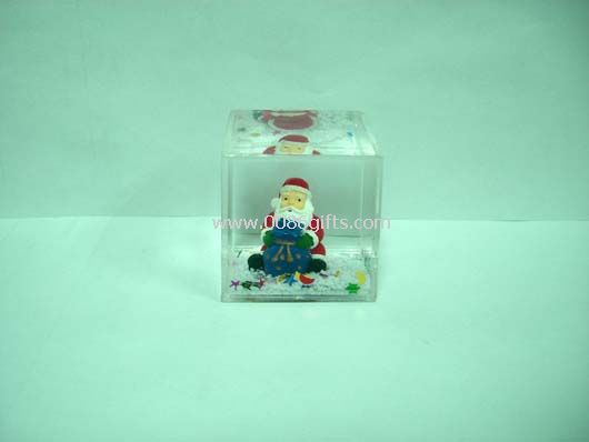 Liquid christmas paperweight