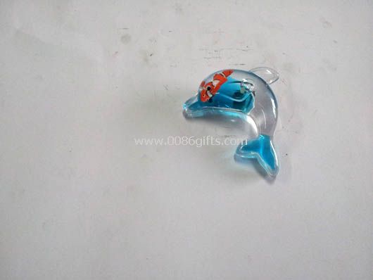 Liquid fish shape magnet