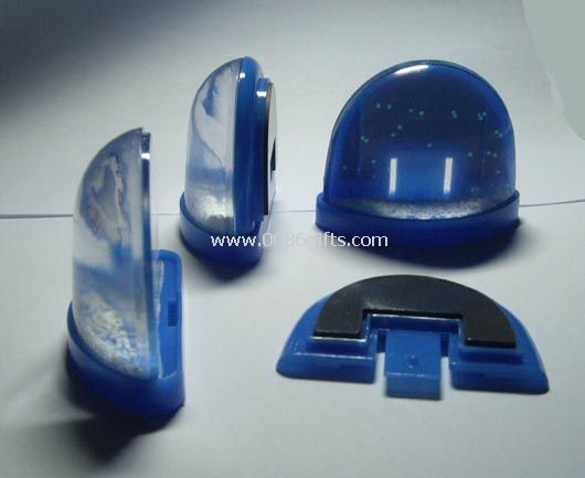 Liquid fridge magnet