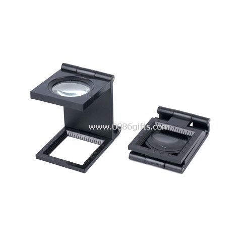 Foldable magnifier