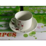 Keramik elegan Cup dan Saucer dengan bunga images