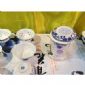 Gracieuse agile creuse et percées gravure merveilleux thé bleu et blanc en porcelaine small picture
