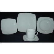Set alat makan berbentuk persegi porselen halus dengan warna putih images