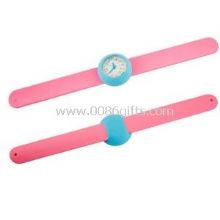 Ergonomic Design and Easy to Wear Round Case Silicone Rubber Slap Bracelet Watch for Youth images